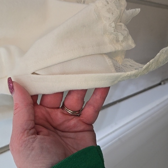 FRENCH LAUNDRY Women's Cream ASYMMETRICAL LACE HEM TOP XL LONG SLEEVE PRETTY - Picture 7 of 7